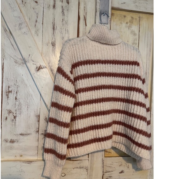 Sadie & Sage Striped Camel Ivory Sweater Size Medium - Picture 2 of 9